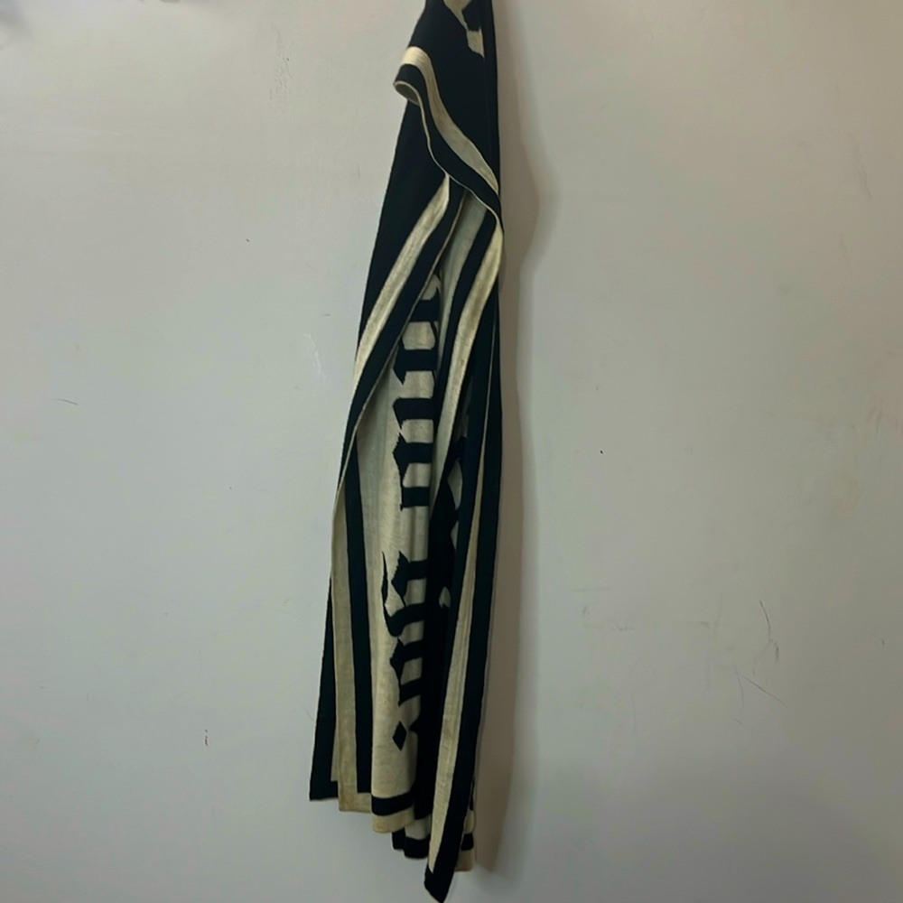 ✨🆕L.A.M.B. Black and White Cashmere Signature Scarf. Rare Find.✨
